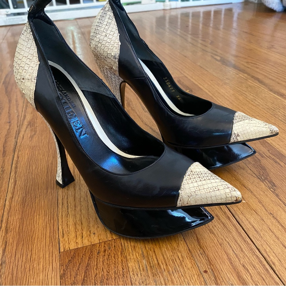 Alexander Mcqueen Platform Pointed-Toe Pumps - Si… - image 3